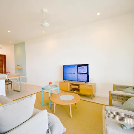 White&Blue Beachfront Luxury Poste Lafayette Exterior photo