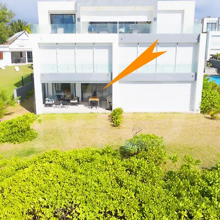 White&Blue Beachfront Luxury Poste Lafayette Exterior photo