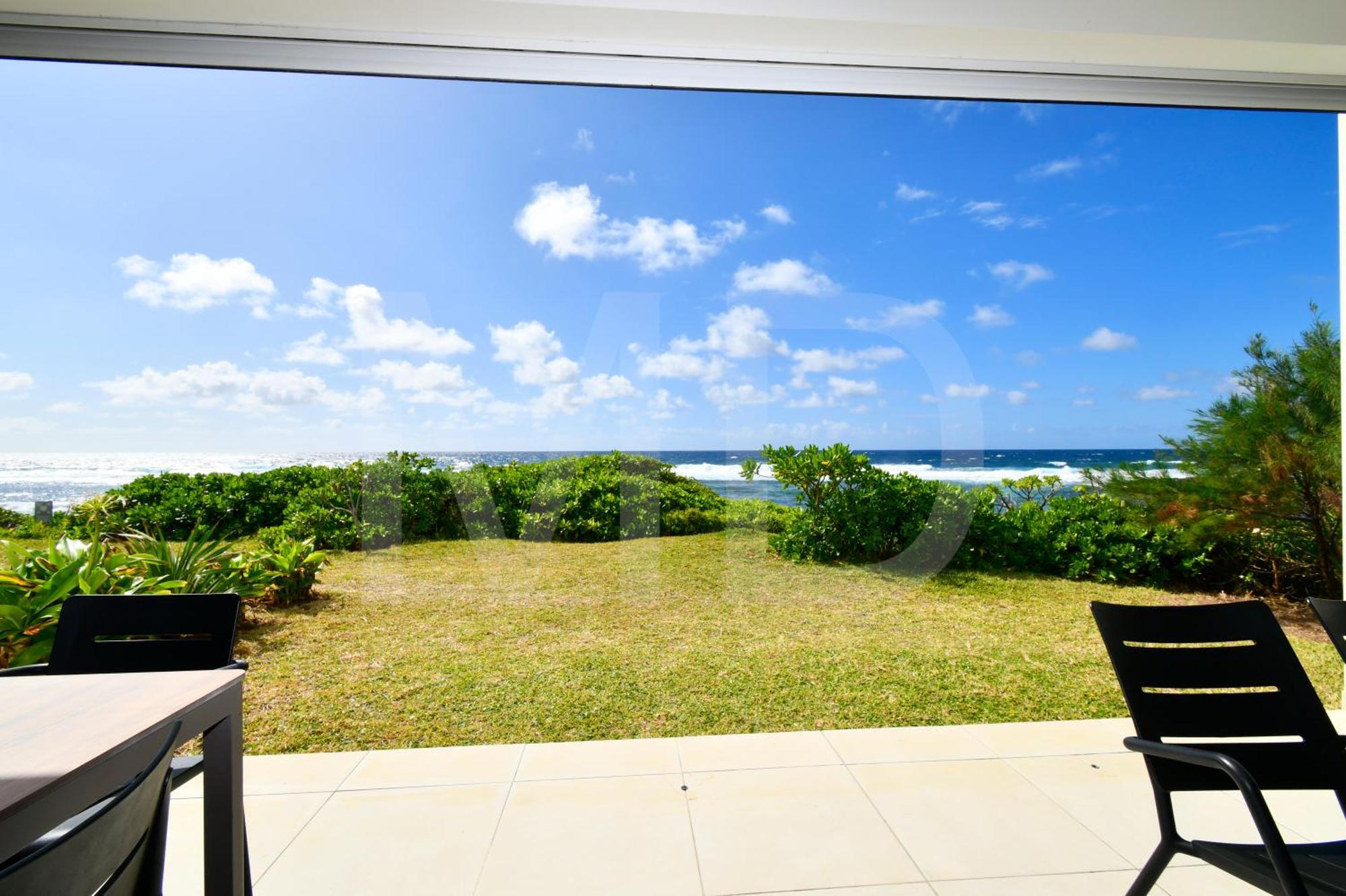 White&blue Beachfront Luxury