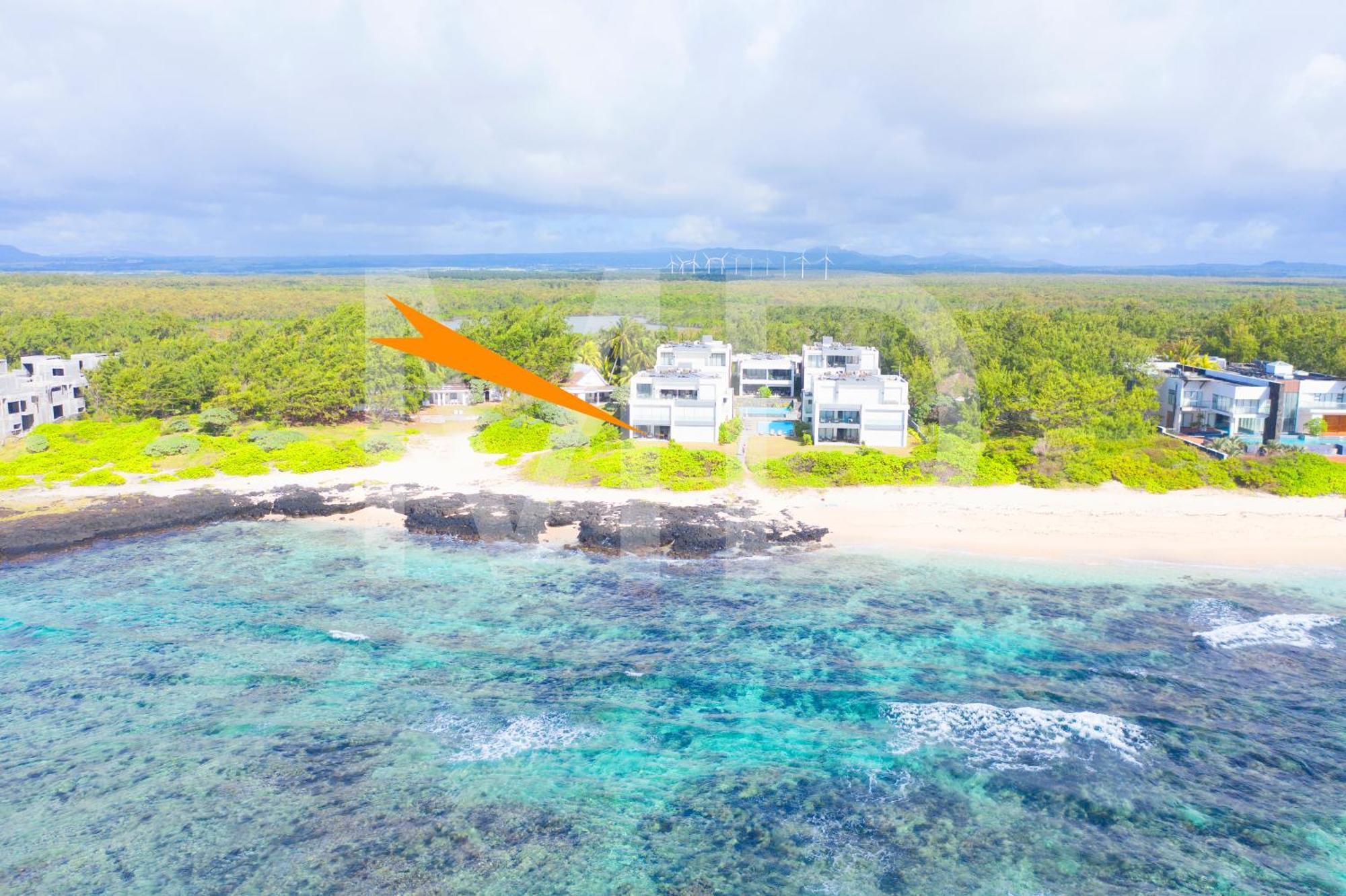 White&blue Beachfront Luxury Villa